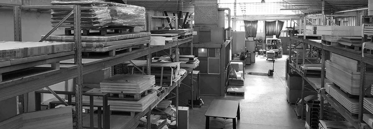 Interni magazzino produzione tavoli