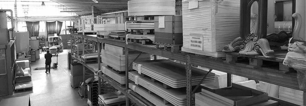 Complementi d'arredo in magazzino