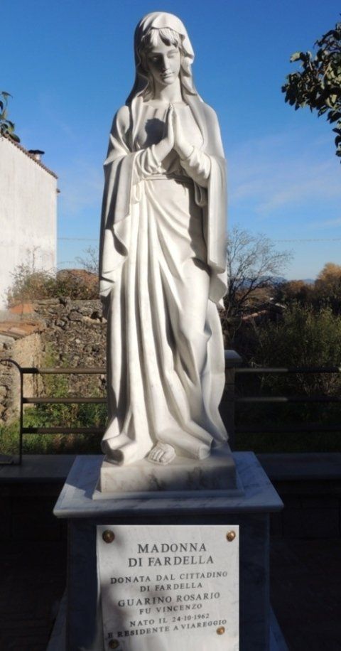 statua in marmo bianco