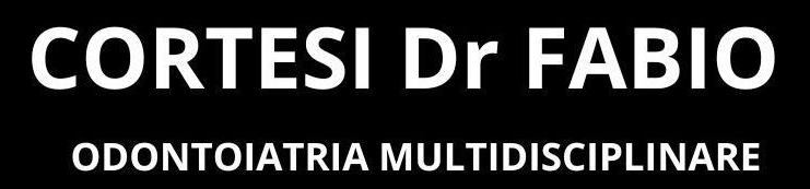 Logo con testo bianco “CORTESI Dr FABIO” e “ODONTOIATRIA MULTIDISCIPLINARE” su sfondo nero