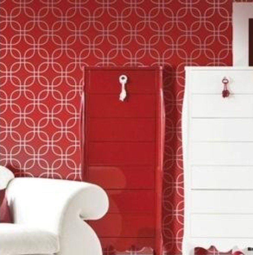 carta da parati rossa con motivi geometrici stile anni '70