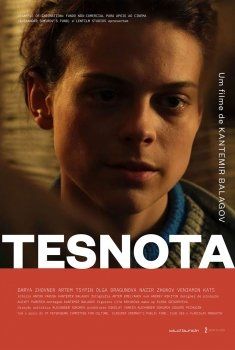Um pôster do filme tesnota com uma mulher nele