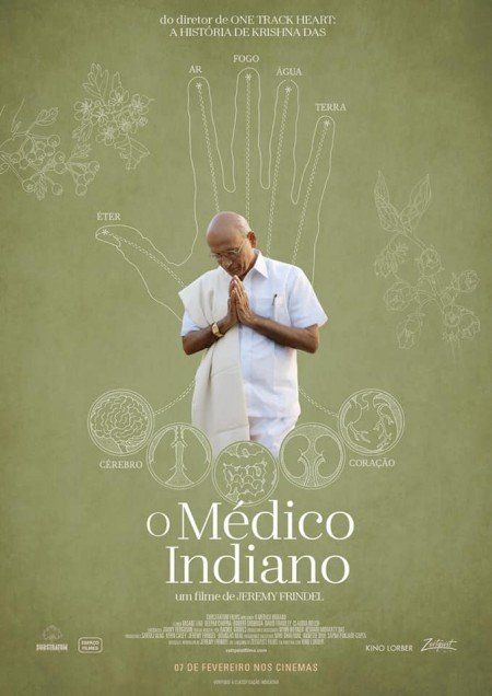 Cartaz do filme o médico indiano mostra um homem orando