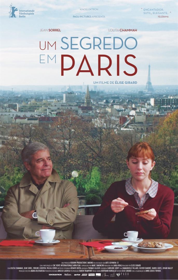 Um pôster do filme um segredo em paris mostra um homem e uma mulher sentados em uma mesa.