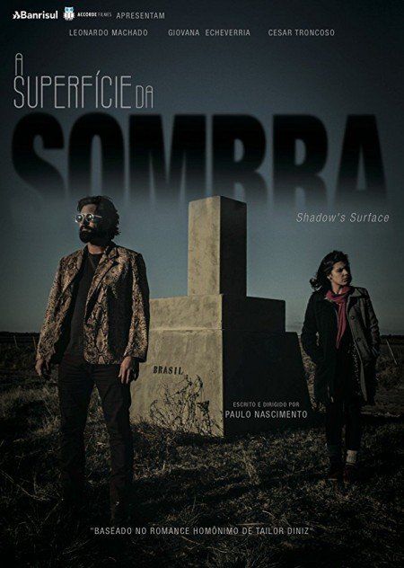 Um pôster de um filme chamado superfície sobre sombra
