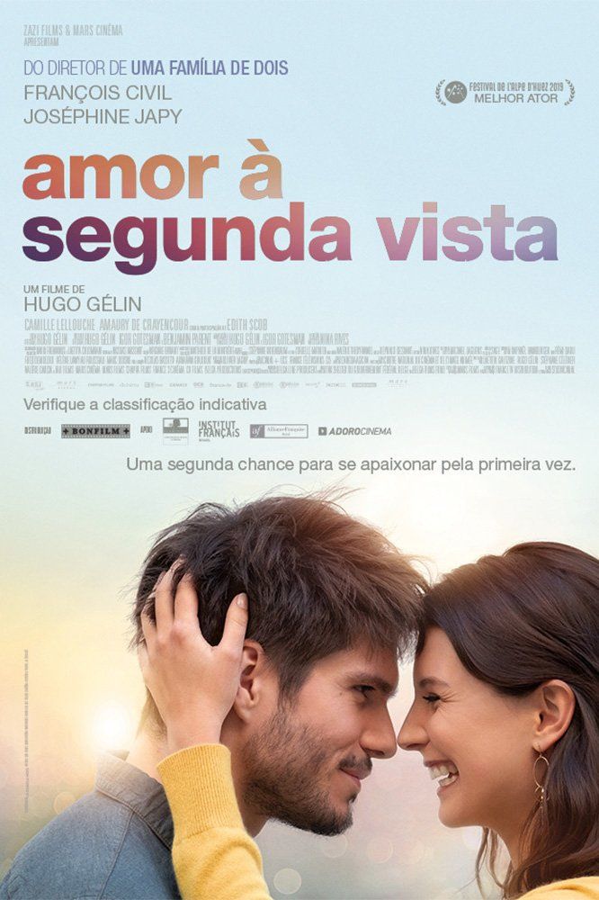 O pôster do filme amor a segunda vista mostra um homem e uma mulher se olhando nos olhos.