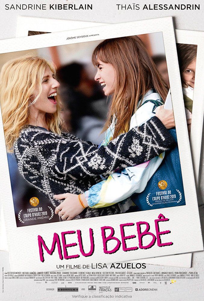 Um pôster do filme meu bebe mostra duas mulheres se abraçando.