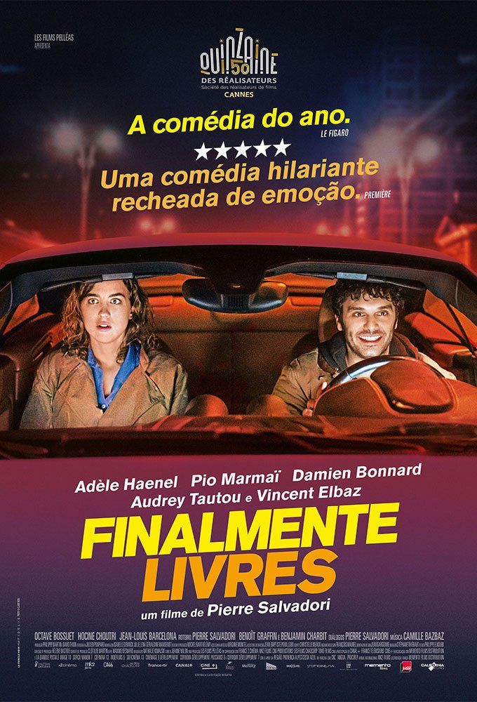 Um pôster do filme finalmente livres mostra um homem e uma mulher sentados em um carro.