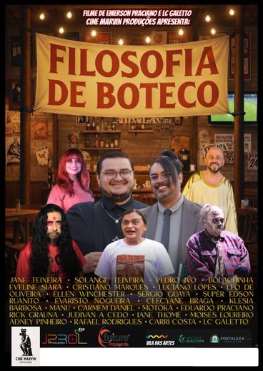 Um homem e uma mulher caminham por uma rua estreita.