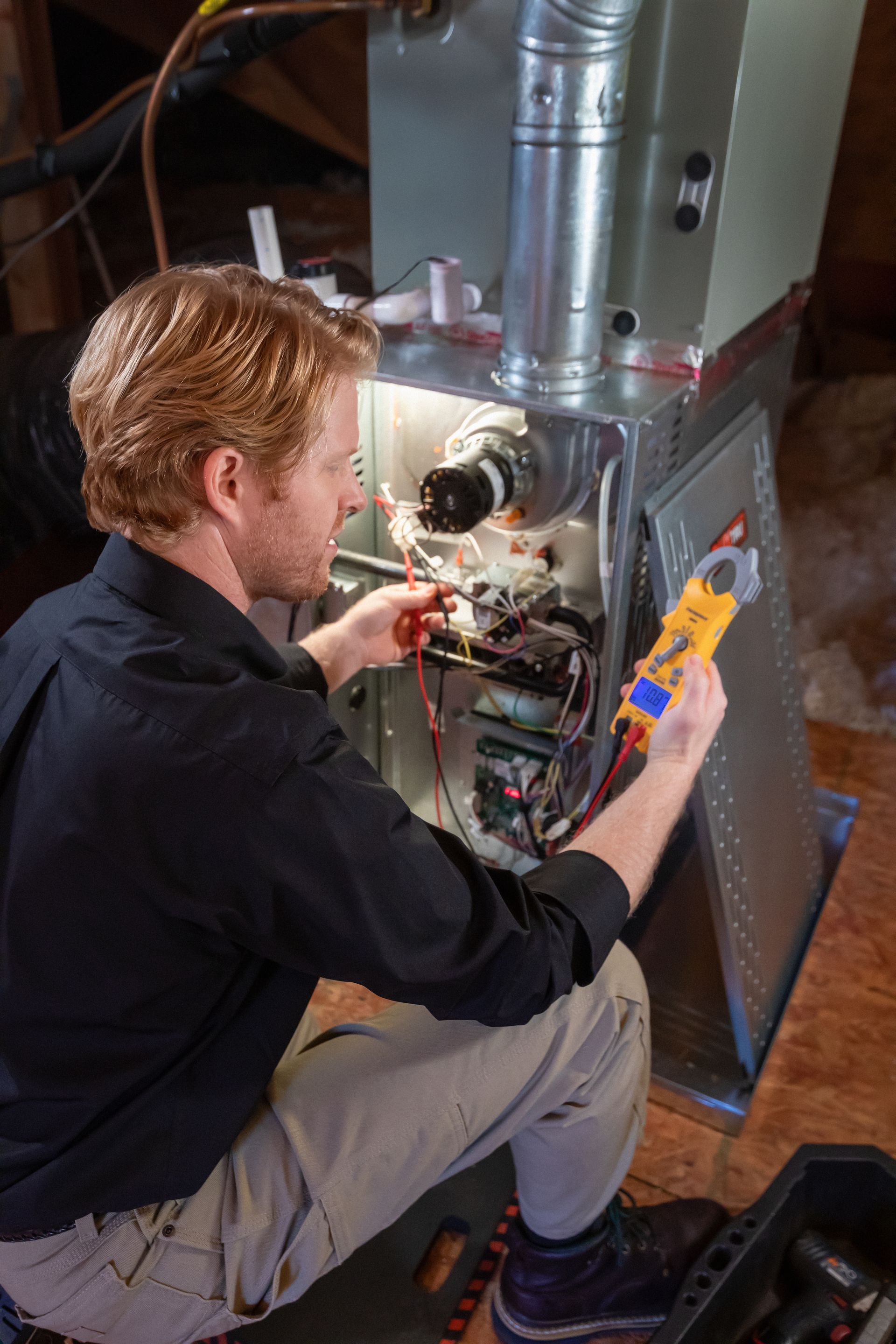 Silver RUNTHRU server with vented sides against a dark background. Silver RUNTHRU server with vented sides against a dark background.