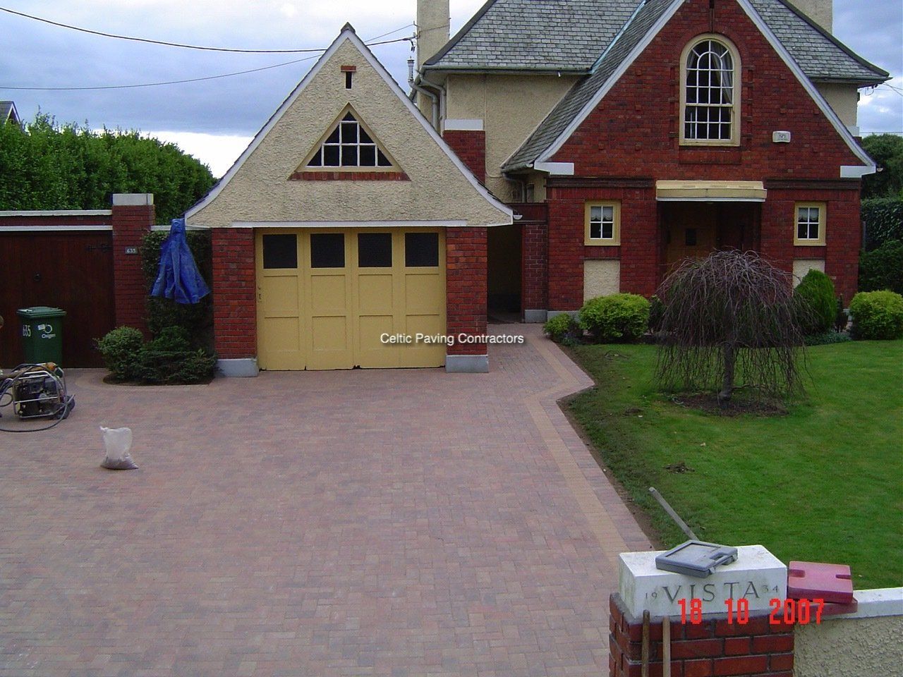 Pedesta  paved driveway