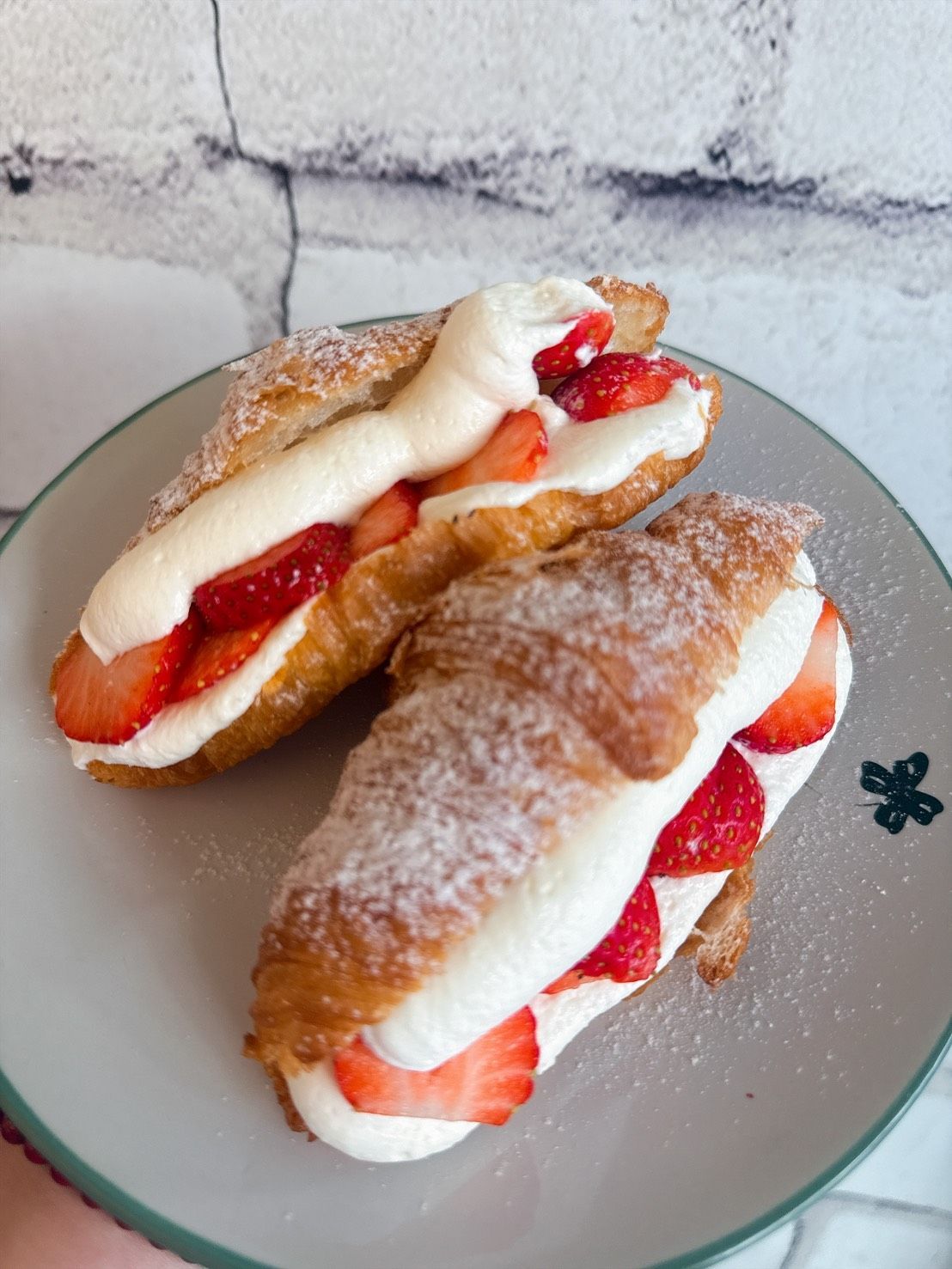 草莓卡士達香堤可頌（單個）