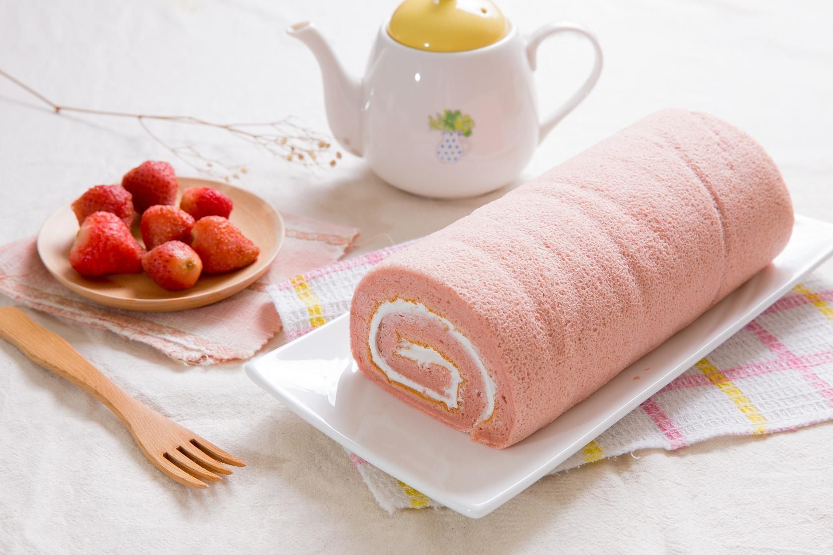 草莓棉被生乳捲