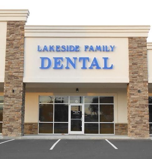 The front of a lakeside family dental office