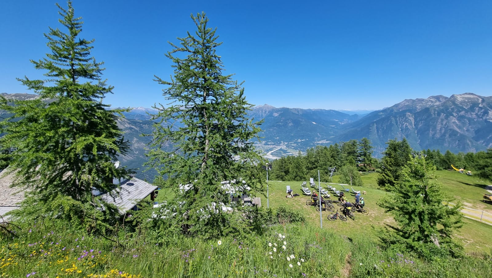 In montagna con i bambini  Domobianca 30 luglio 2022 con falconeria