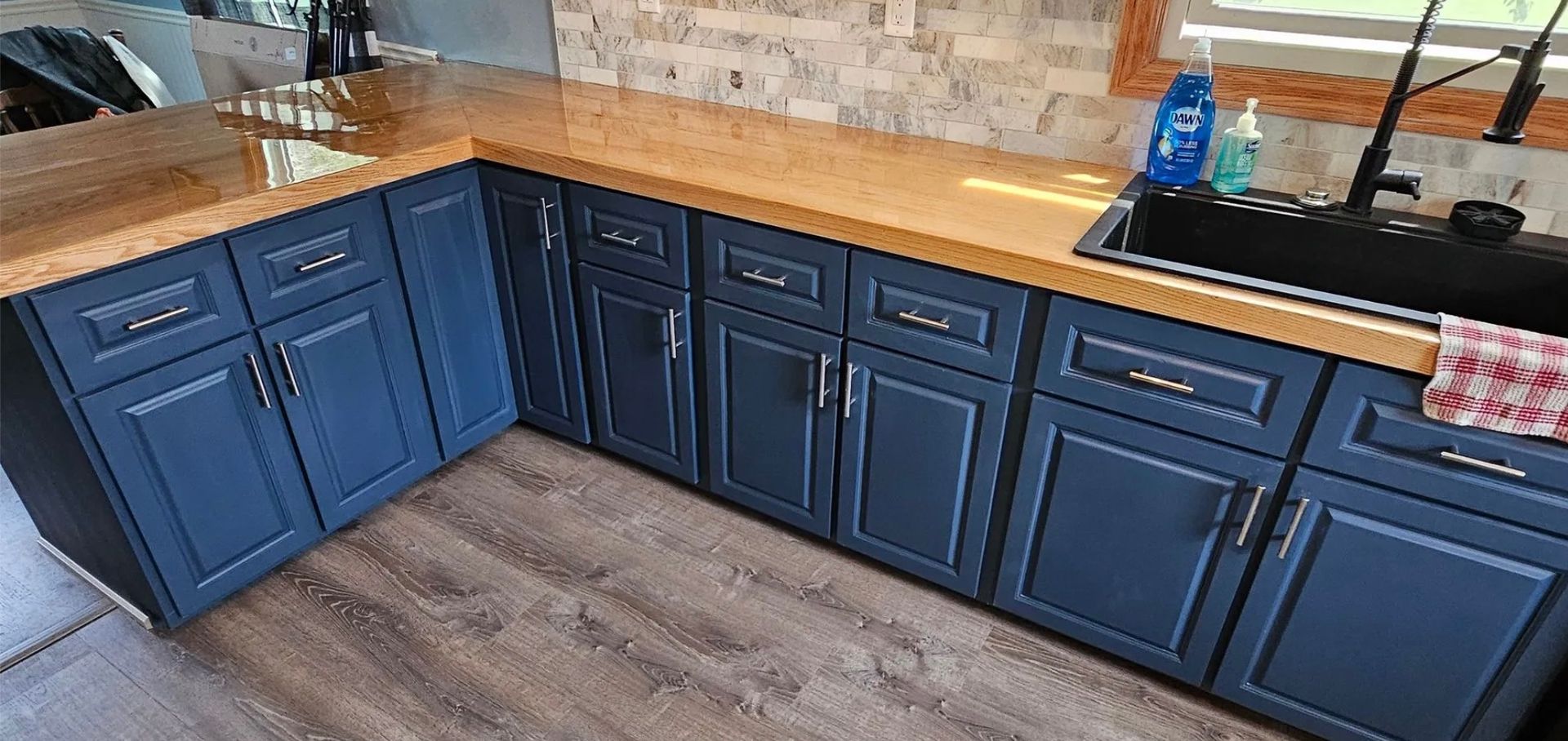 An open kitchen remodel in Pulaski, WI by Alley Remodeling. 