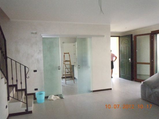 interni soggiorno casa bifamiliare ad Albignasego