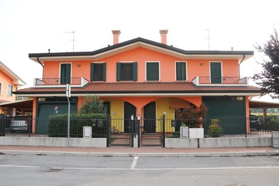 costruzione trifamiliare