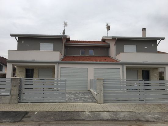 esterni casa indipendente bifamiliare