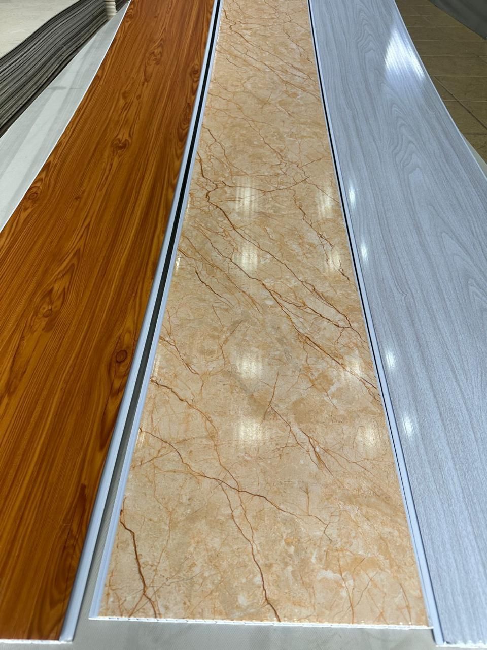 Hay muchos tipos diferentes de madera y mármol.