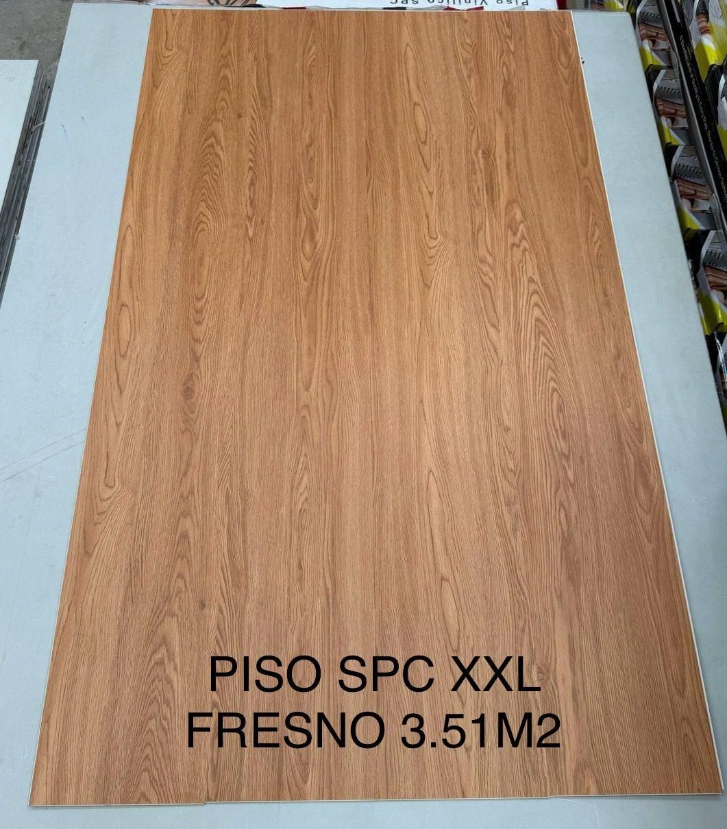 Un trozo de madera que dice piso spc xxl fresno 3,51m2