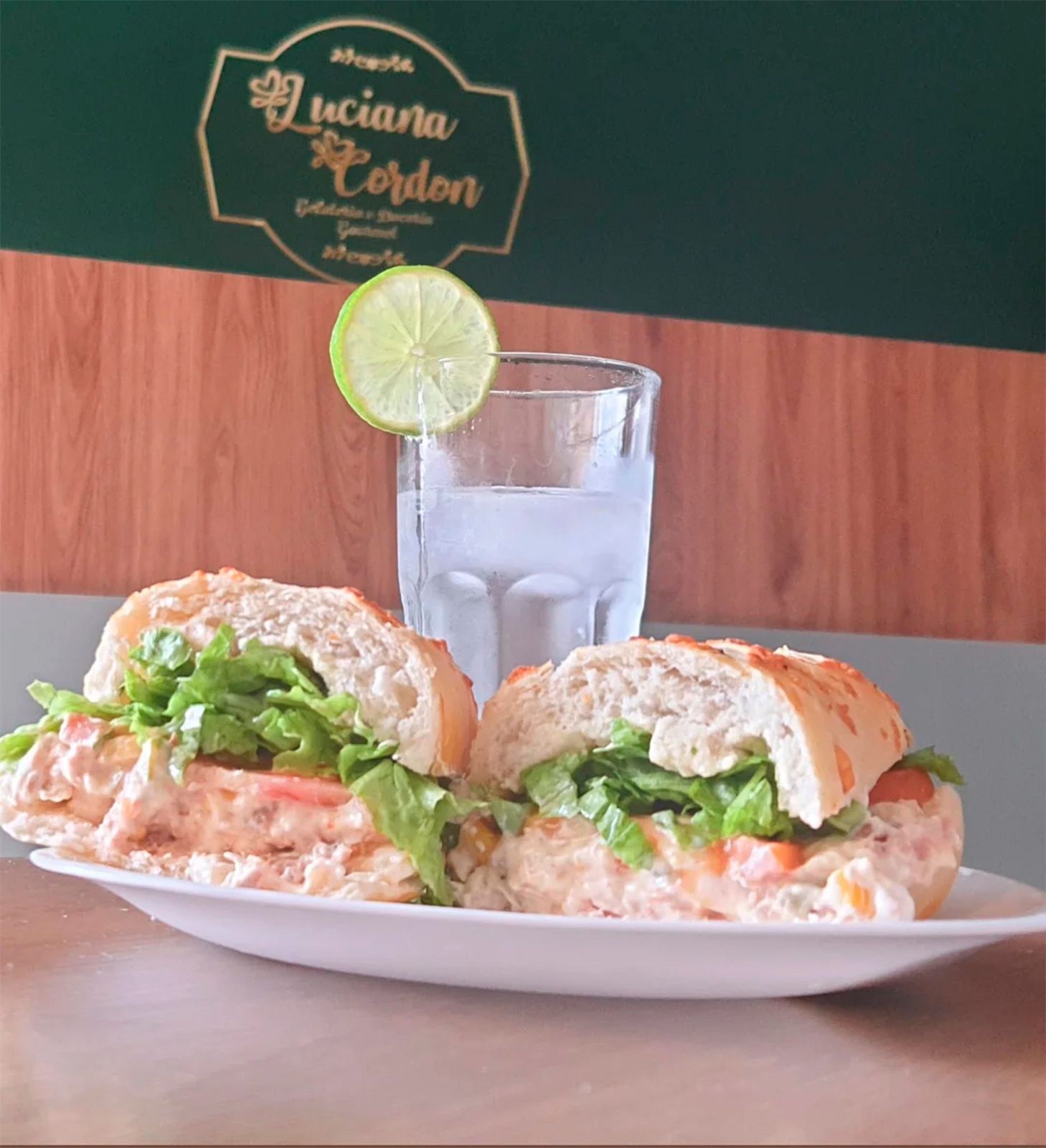 Sanduíche Naturais de diversos sabores e recheios