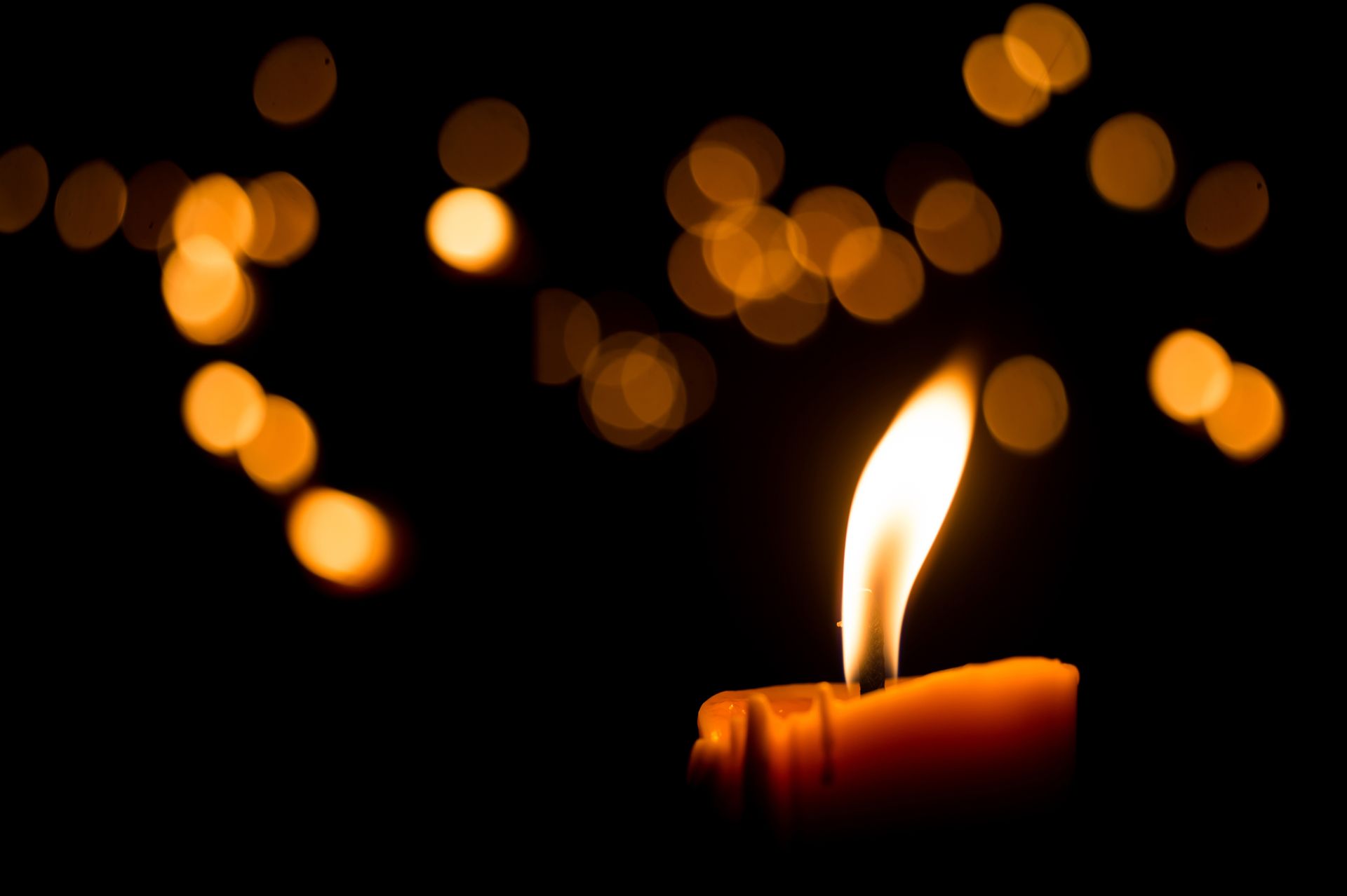 Contatta Casa del Commiato Cavese e scopri come organizzare il funerale dei tuoi cari.