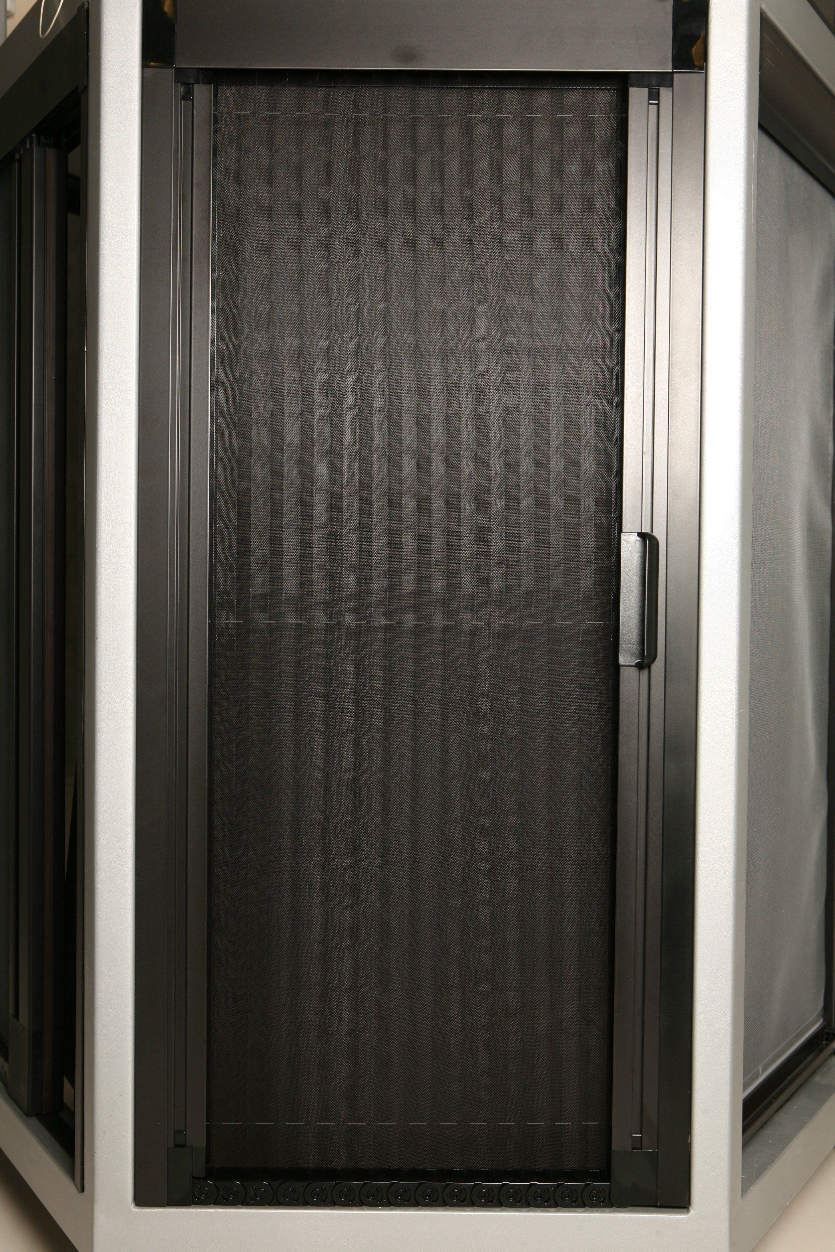 zanzariera  con finestra aperta