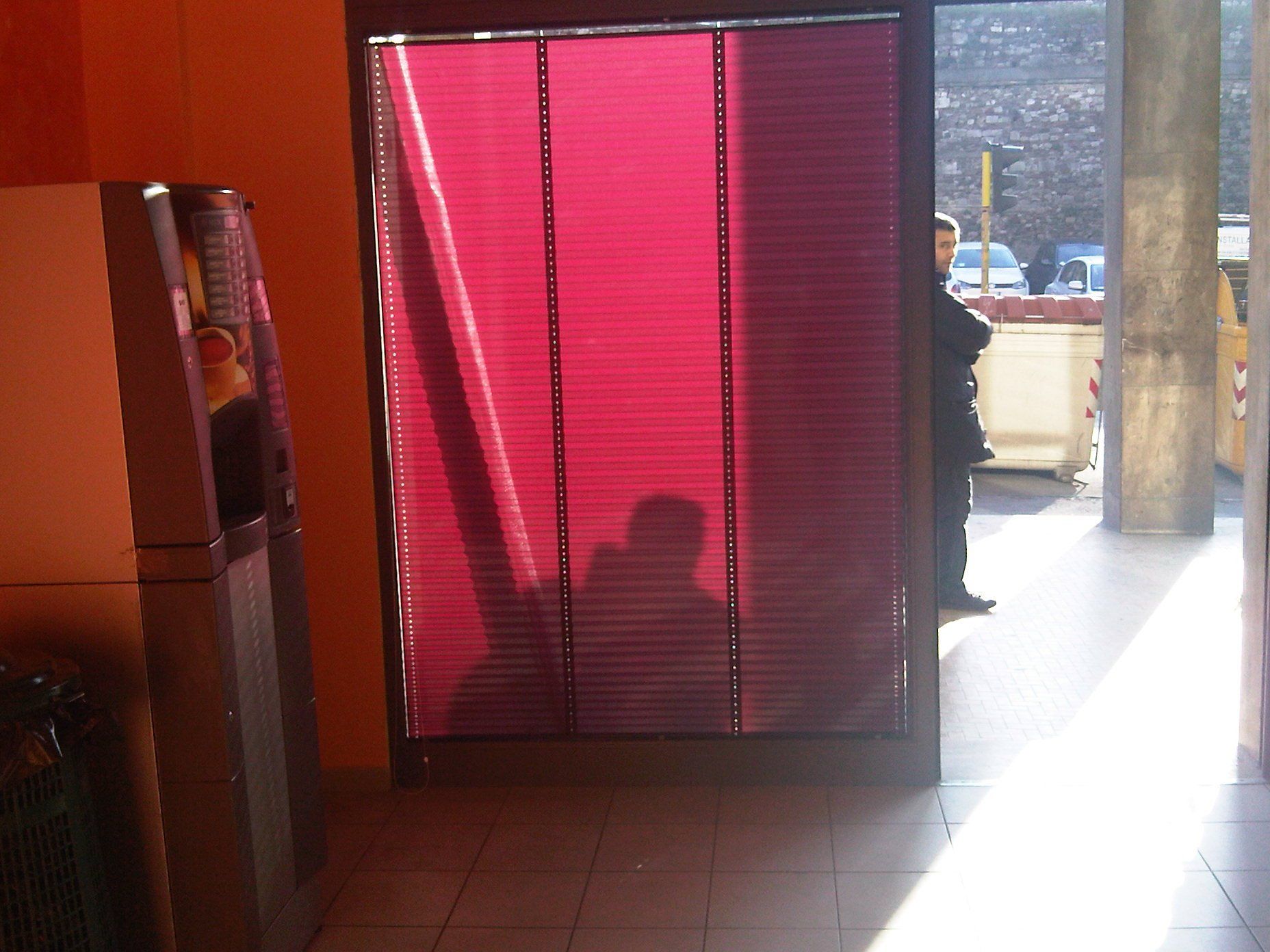 tenda tecnica fuxia aperta