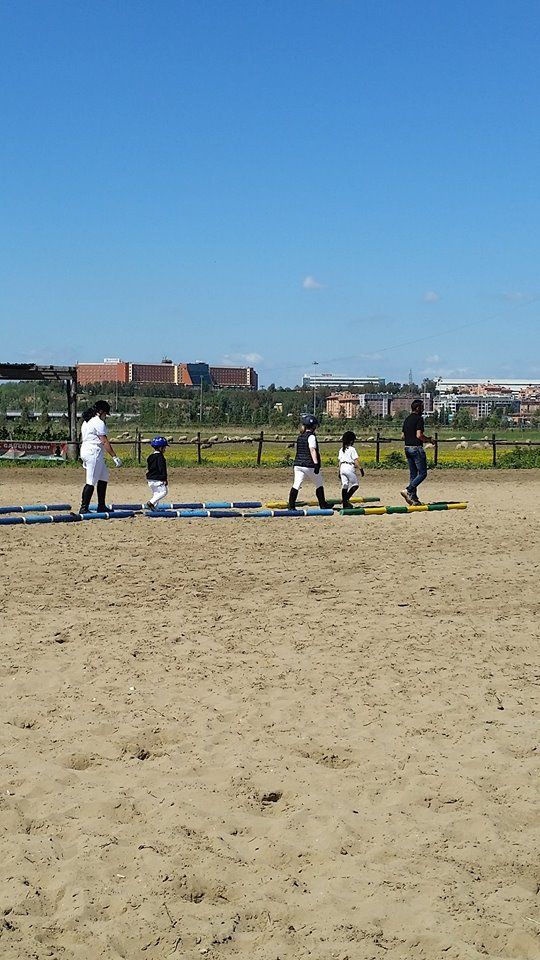 Preparazione dei fantini nel maneggio