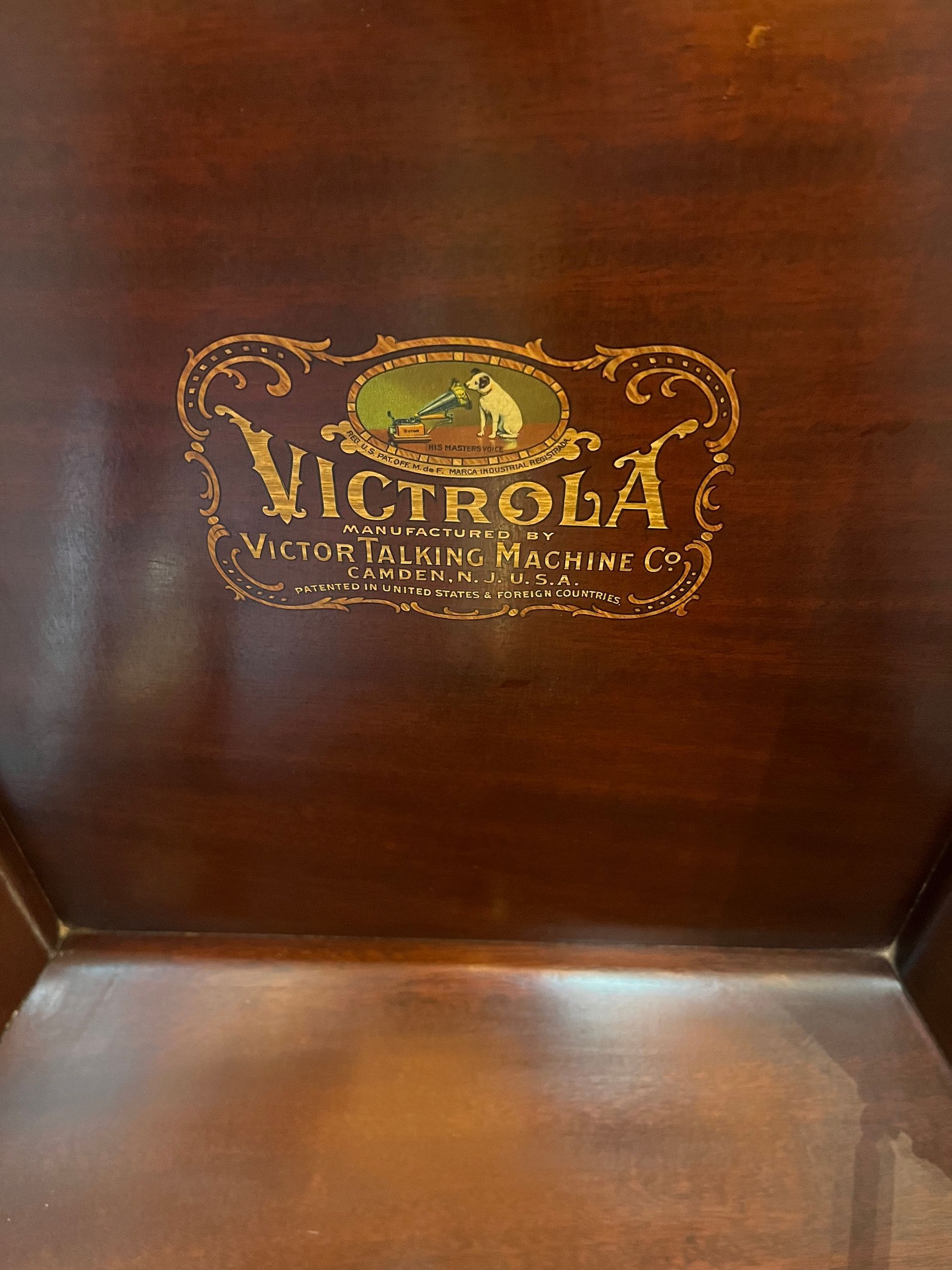 1920s Victrola with Drum Pack of Records WORKS!