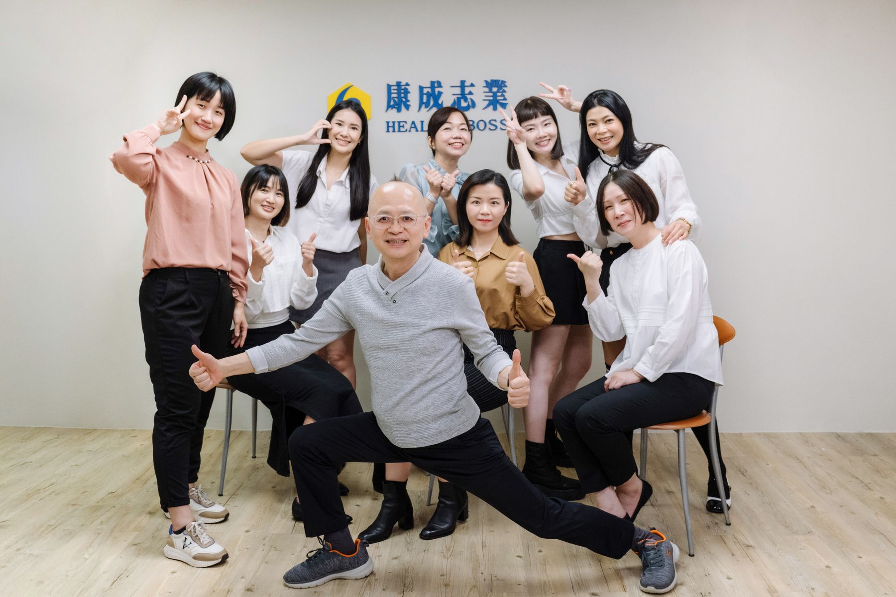 康成志業保健電銷公司推出「電銷菁英計畫,培訓期保障薪4萬5」,幫助年輕人翻轉人生。
