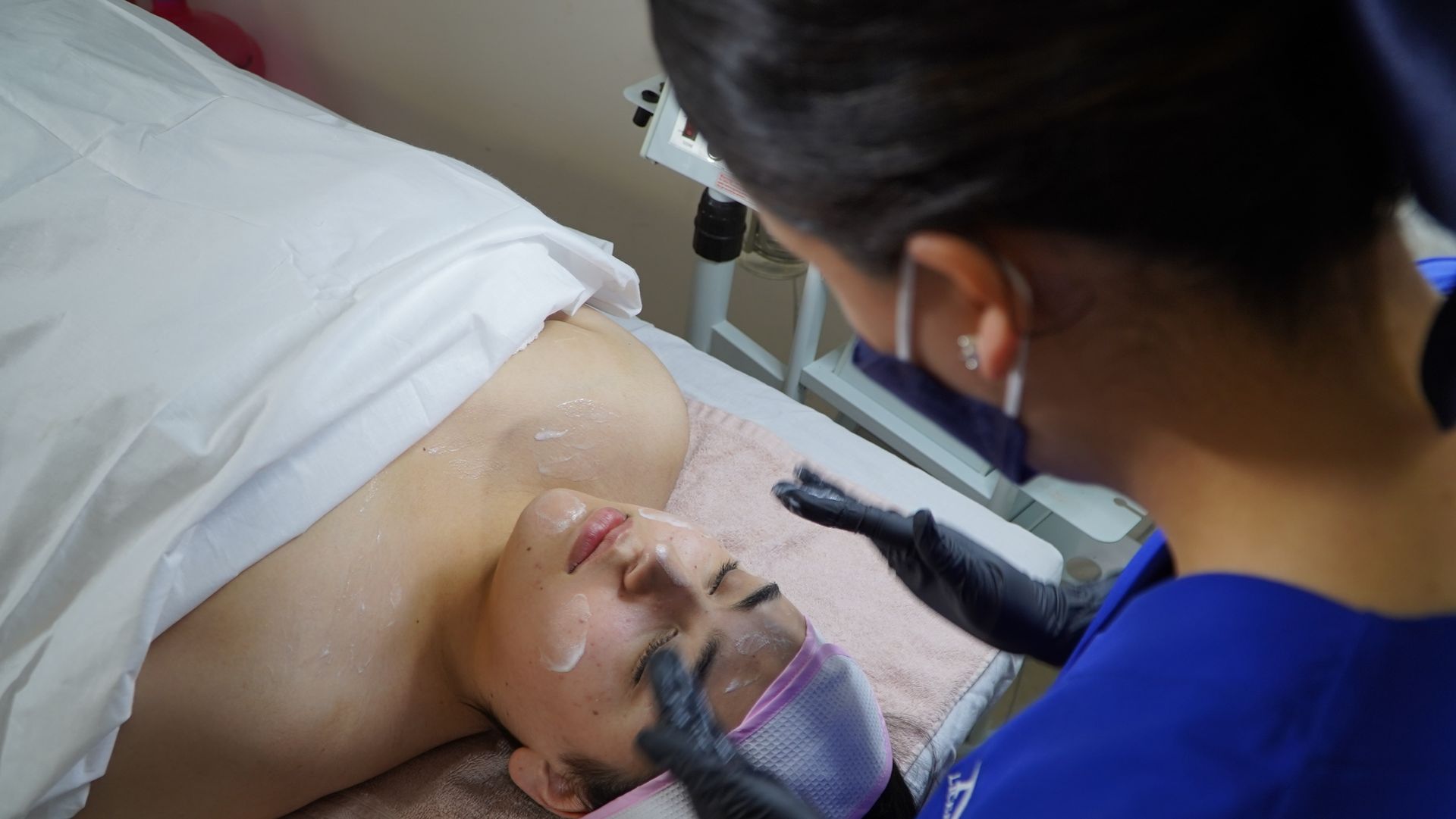 ESCUELA DE COSMIATRIA MCC