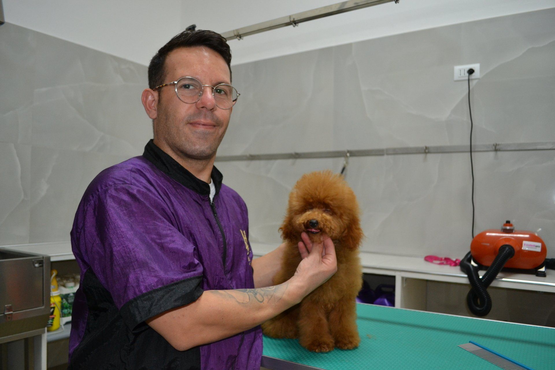 Rosario Cantaro con barboncino