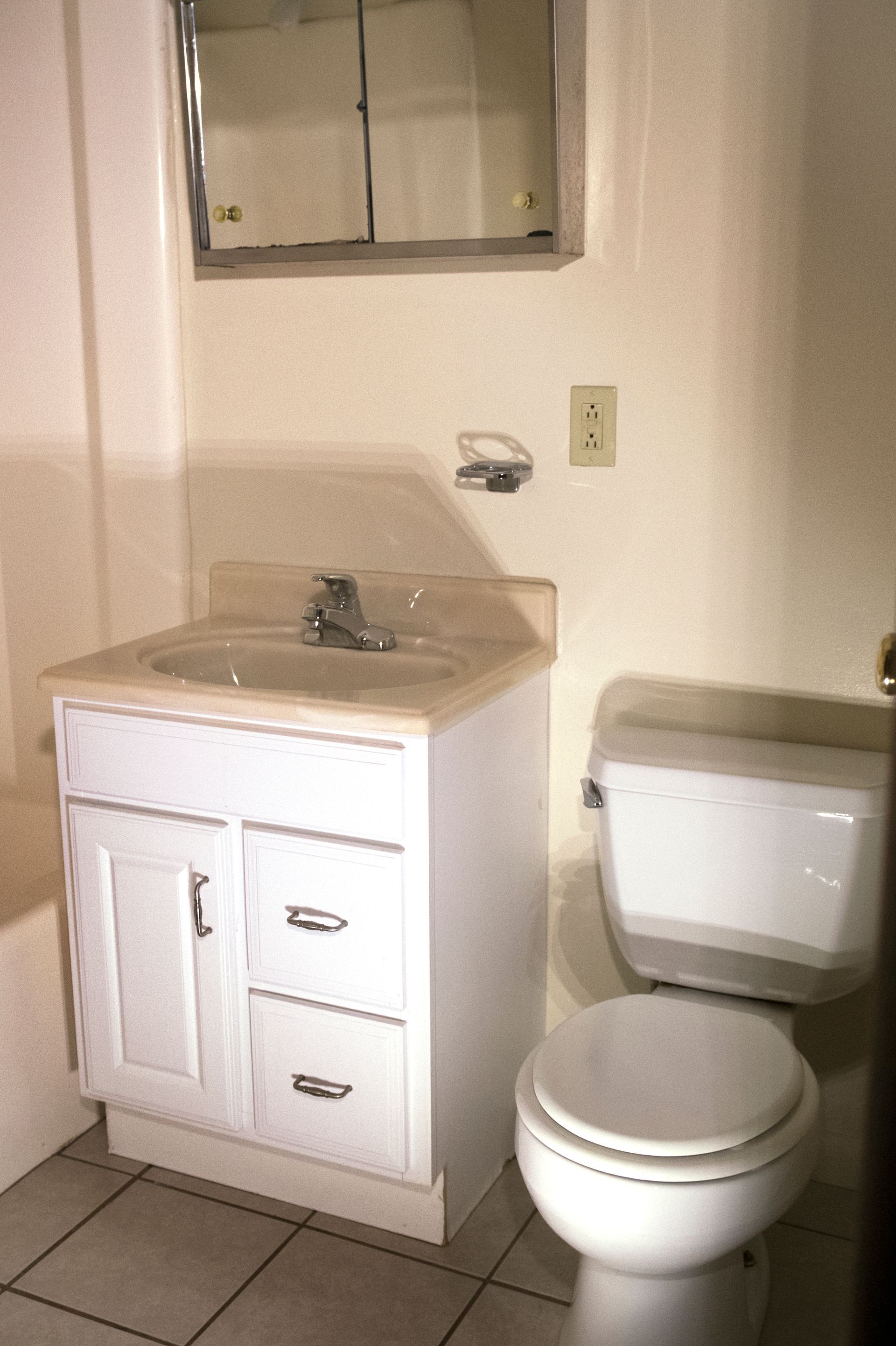 235 East Fairmount bathroom