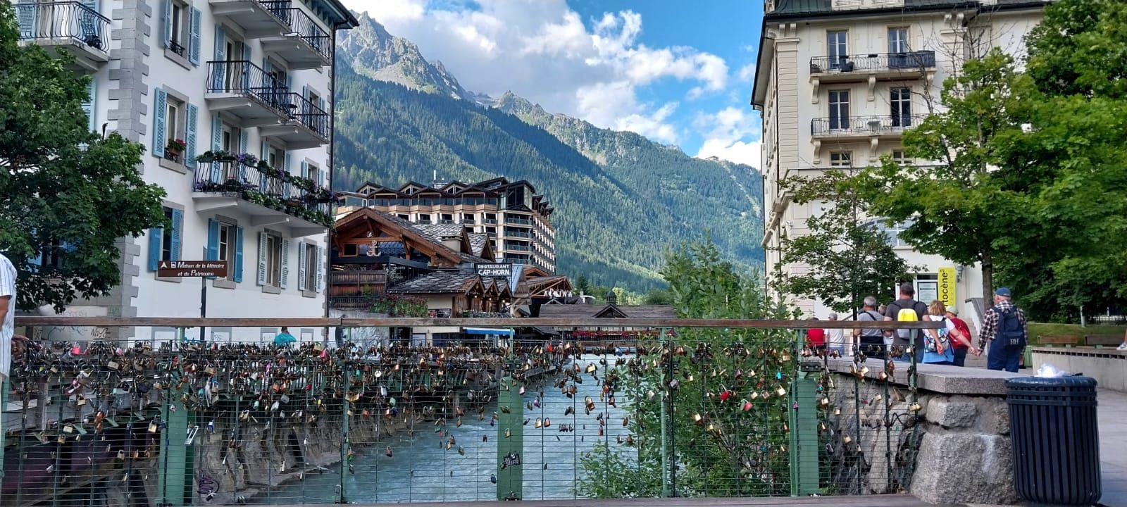 Puente de candados de amor, Francia