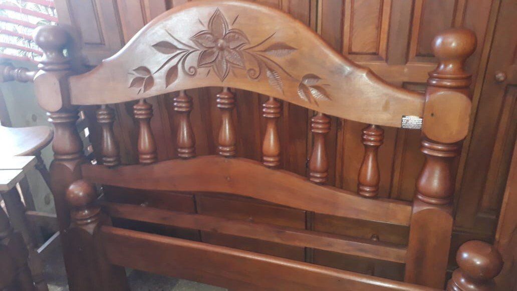muebles de algarrobo