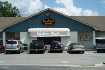 A-frame exterior of the Western Sizzlin' in Adel, GA, with cars parked in the front.