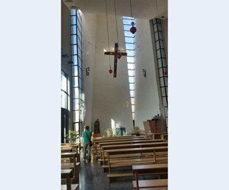 chiesa con pavimento in pvc