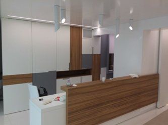 Stanza di ingresso edificio con pavimento in pvc