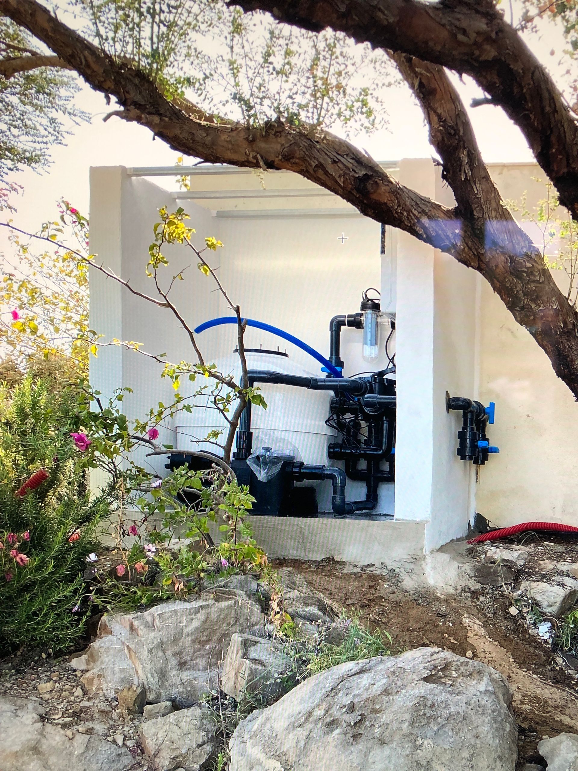 création de local technique en parpaing, local technique extérieur, construction local technique, casa da maquina exterior