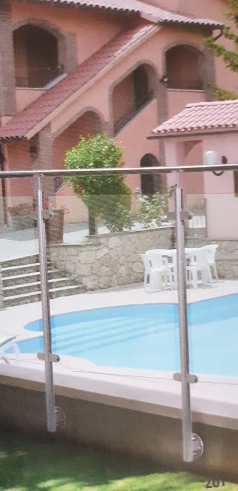 Nerūdijančio plieno statramsčiai