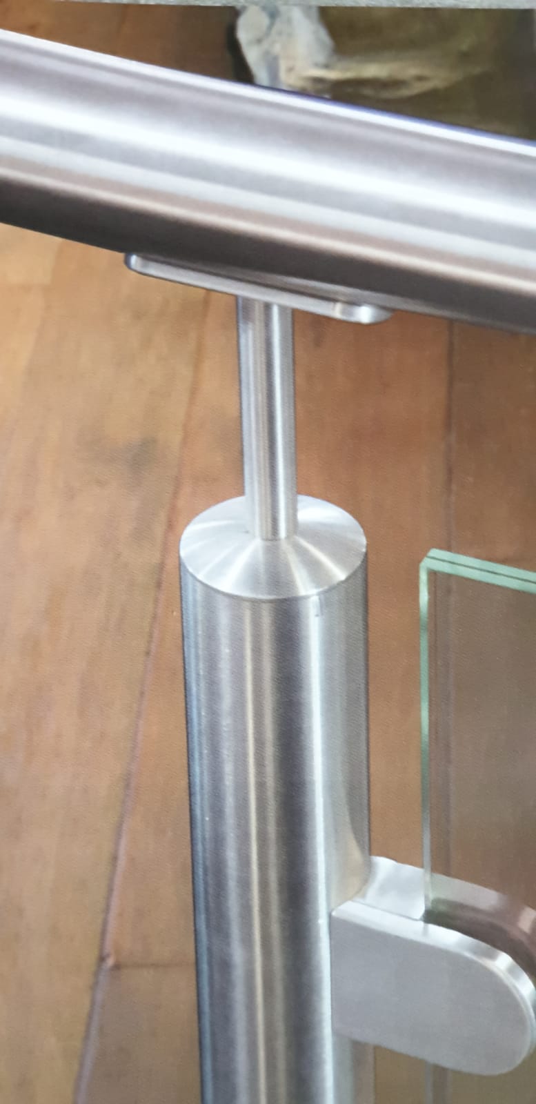 Nerūdijančio plieno statramsčiai