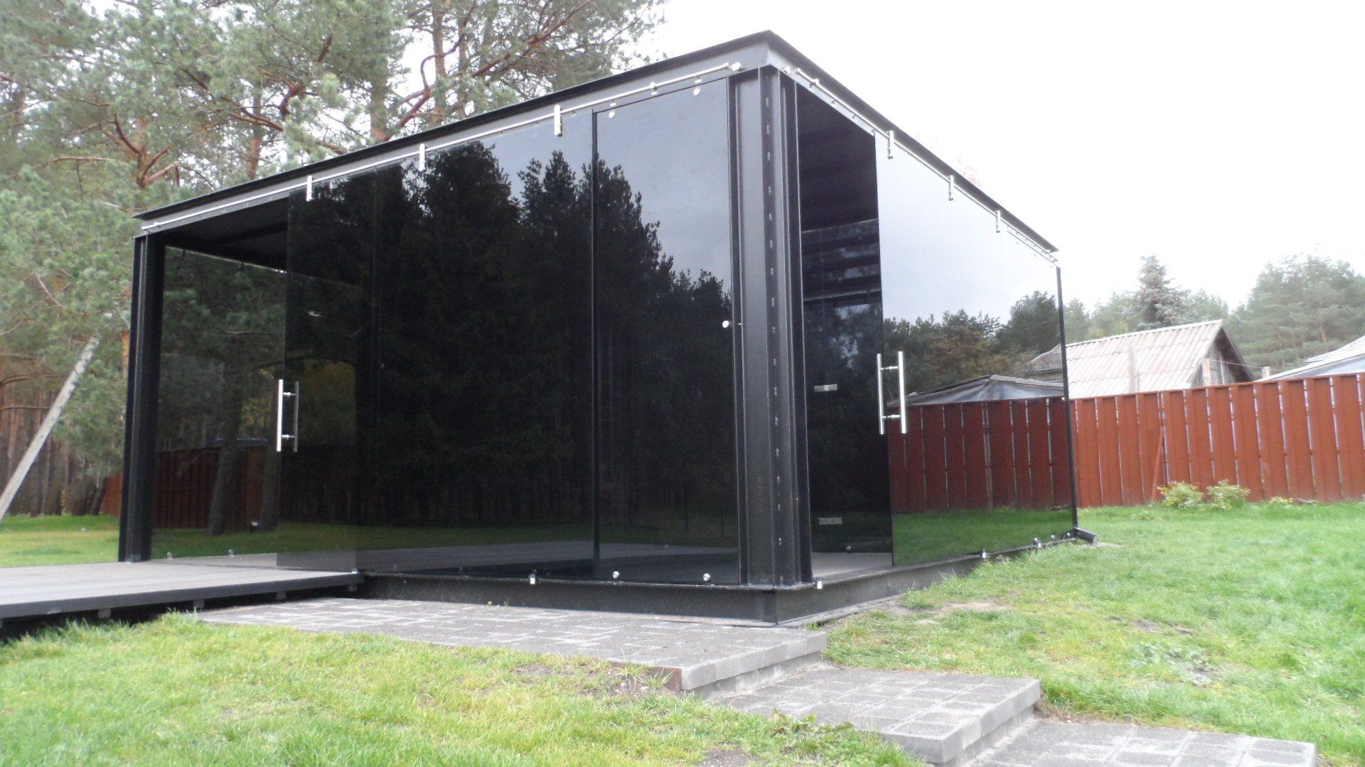 stiklo stumdomos sistemos