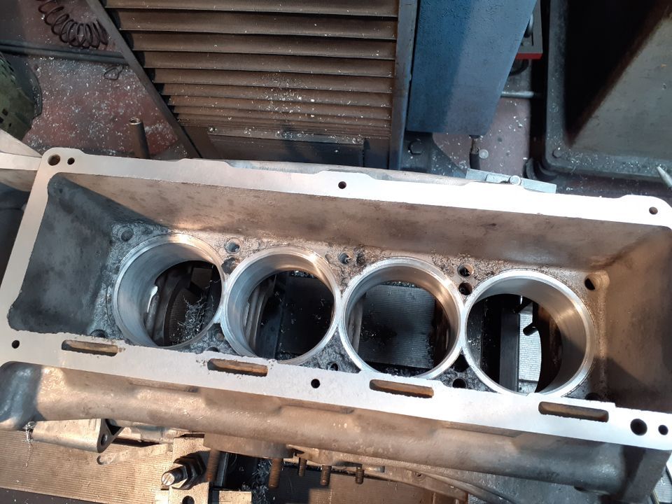 riparazione motore auto