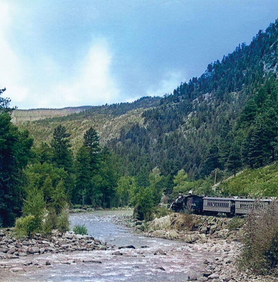 The History of the Roundhouse Resort 
and the White Mountain Scenic Railroad