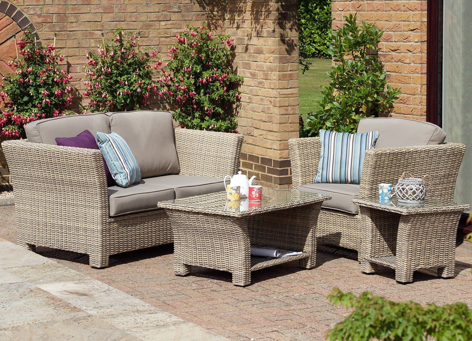 Riviera Outdoor Sofa with Woven Material