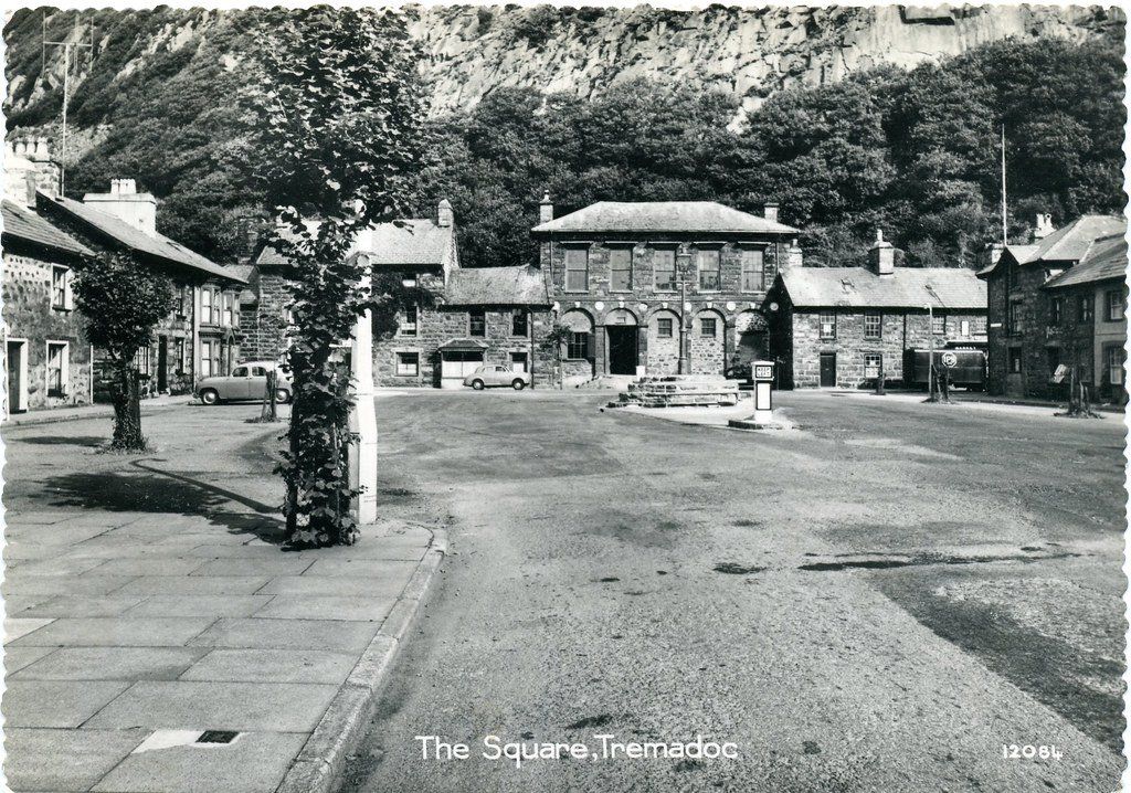 Tremadog's Square shortly after WWII
