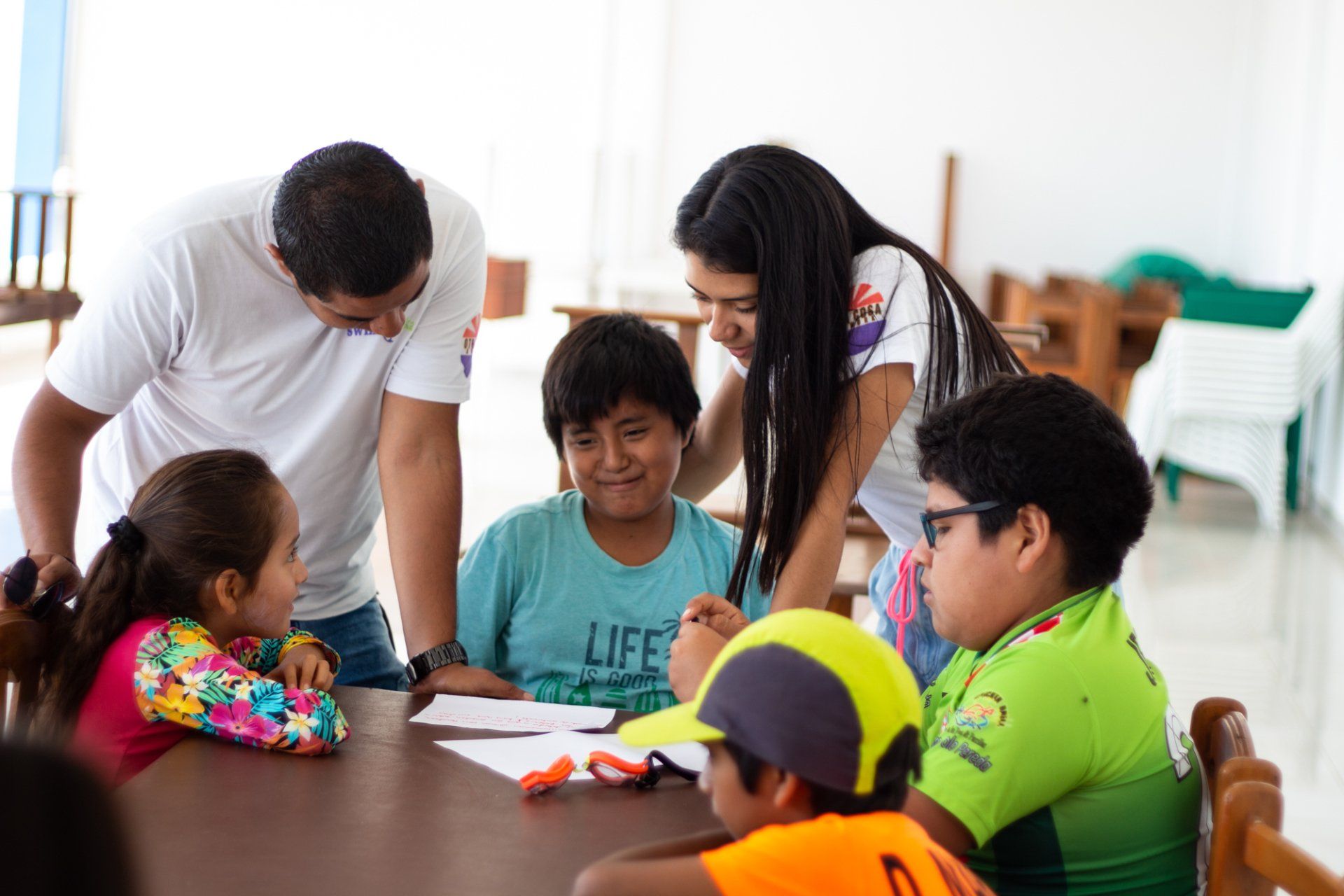 Otra Cosa volunteers and children taking part in a lesson.