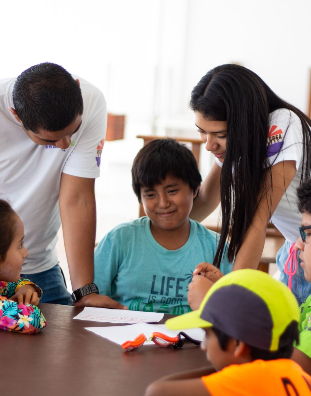 Otra Cosa volunteers delivering lessons to local children in Huanchaco, Peru.